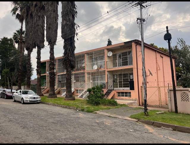 3 BEDROOM APARTMENT FOR SALE IN WEST TURFFONTEIN